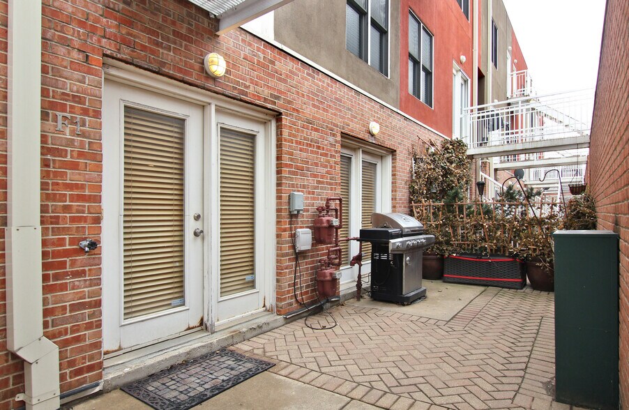 Building Photo - 51 W 15th St