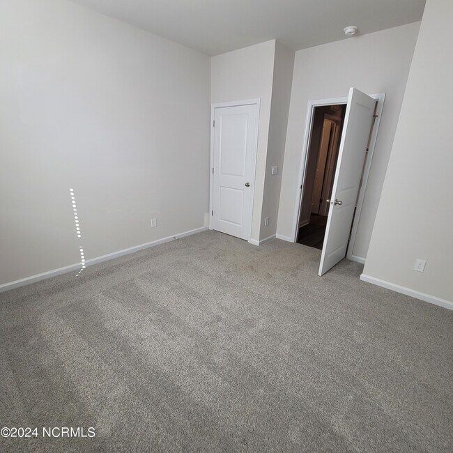 Building Photo - 7136 Foxhollow Ln
