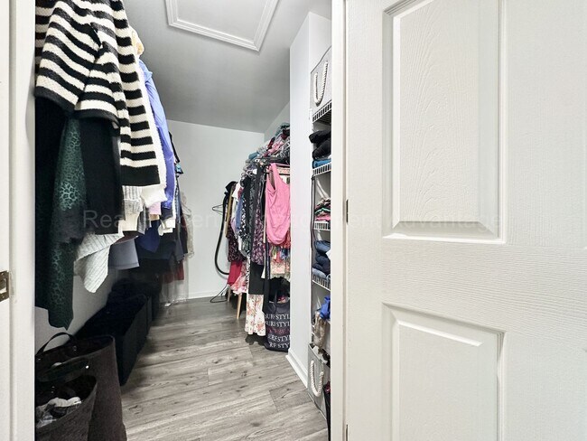 Building Photo - Beautifully Updated 2-Bedroom Townhouse w/ Finished Basement - Close to Royal Oak, Ferndale, Plea...