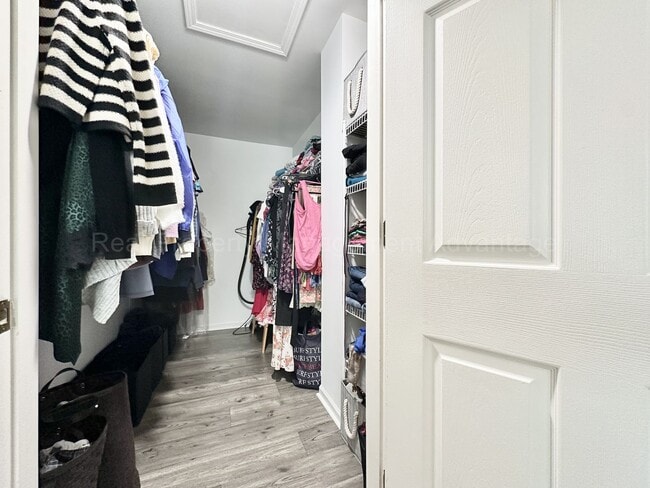 Building Photo - Beautifully Updated 2-Bedroom Townhouse w/...