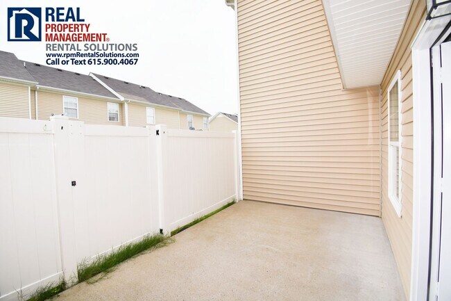 Building Photo - Wonderful 3BR Mboro townhome- GREAT location!
