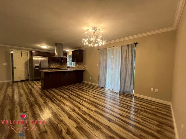 Building Photo - Remodeled rambler, no carpet, with HUGE fenced yard!!