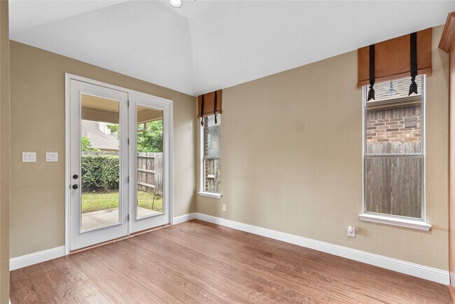 Building Photo - 11119 Hayden Falls Dr