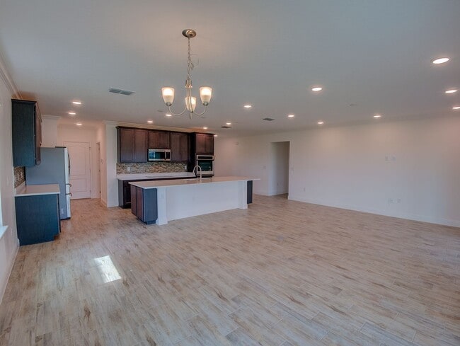 Building Photo - 503 Taft Dr