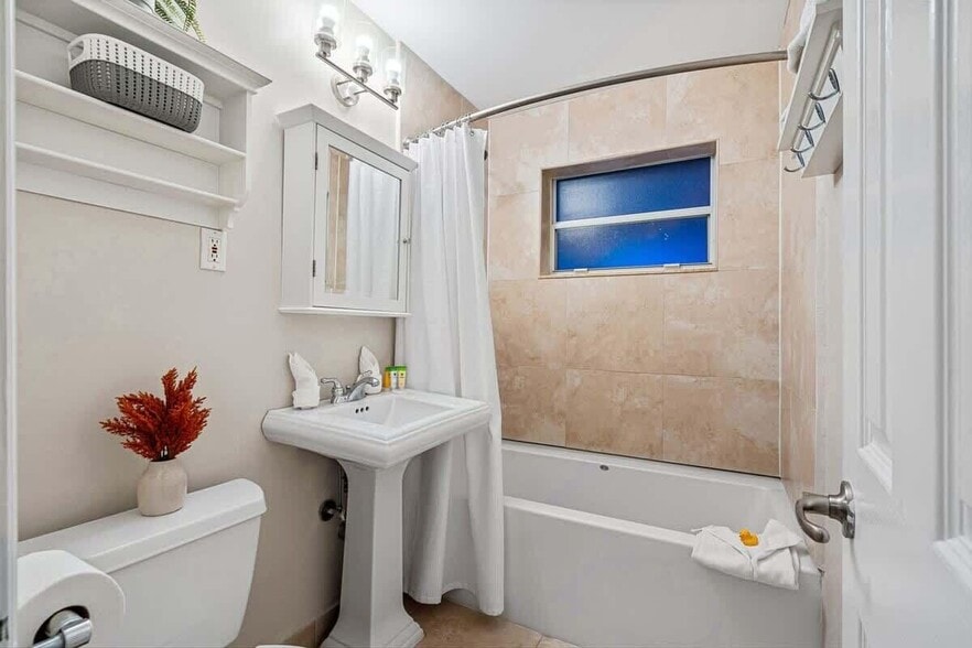 Building Photo - 720 SE 5th Ave