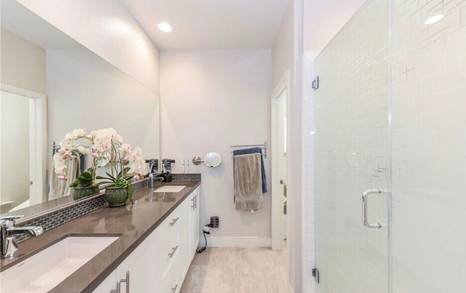 Building Photo - 123 Tenor