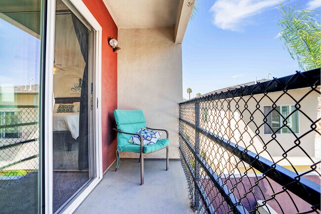 Building Photo - 832 13th St