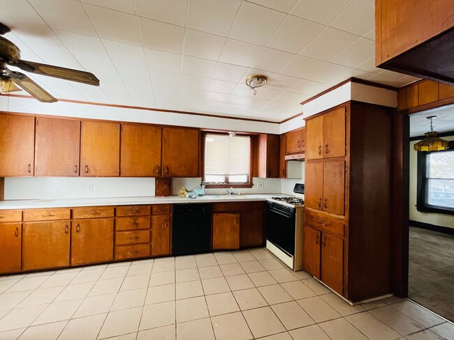 Building Photo - DREAM LOCATION !! LOOKS LIKE PRIVET ROAD !!!