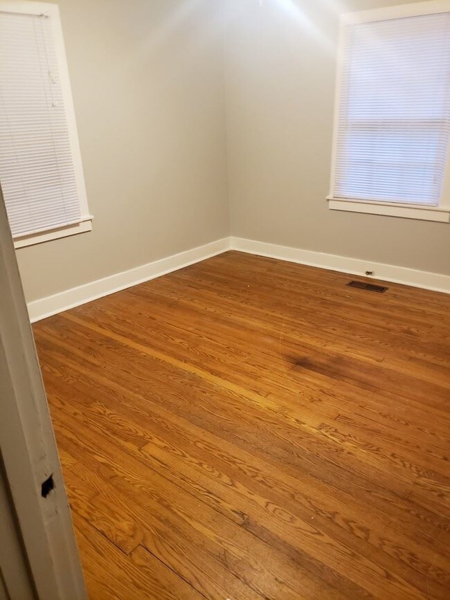 Building Photo - 3 br, 2 bath House - 1508 East 11th Street