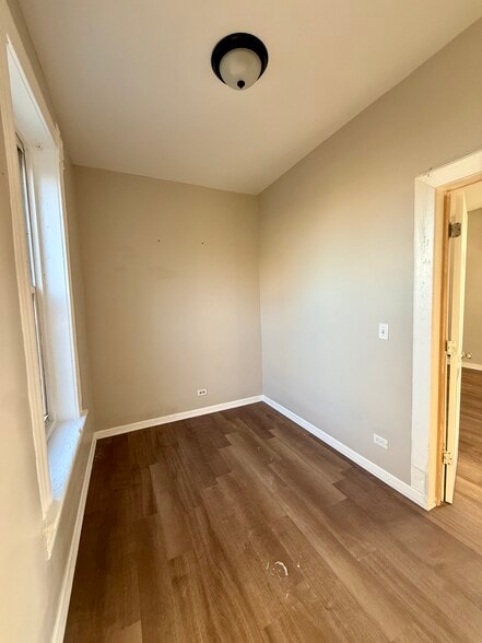 Building Photo - 1529 W 18th St