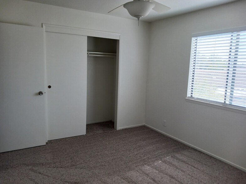 Bedroom 2 closet - 437 S Sunset St