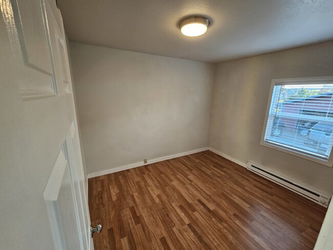 Building Photo - 2-Bedroom, 1-bathroom Home with Utilities,...