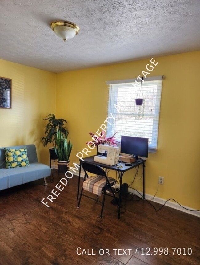 Building Photo - 353 Clavale St