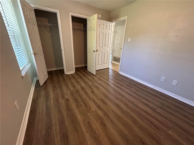 Building Photo - 6626 Woodside Ct E