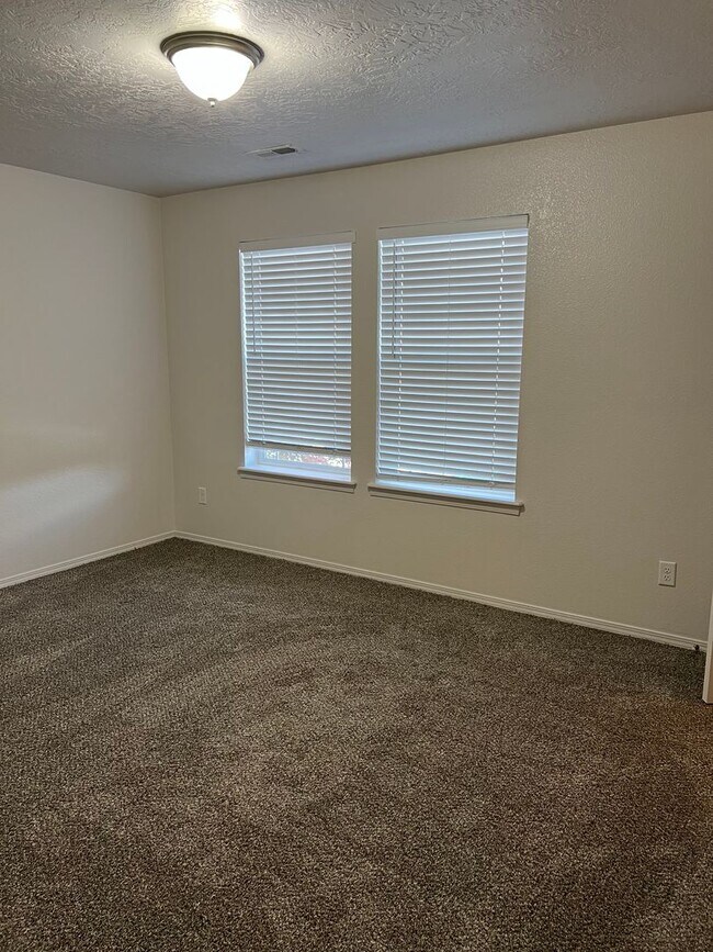 Building Photo - 4 bed 2.5 bath home in Meridian Idaho