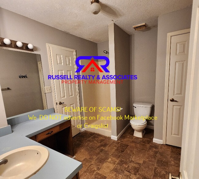 Building Photo - Center Point Townhome