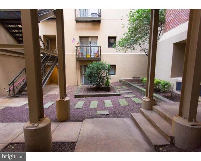 Building Photo - 130 Arch St