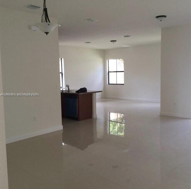 Building Photo - 14831 SW 33rd Terrace