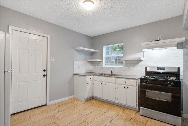 Building Photo - 3117 Isabella St