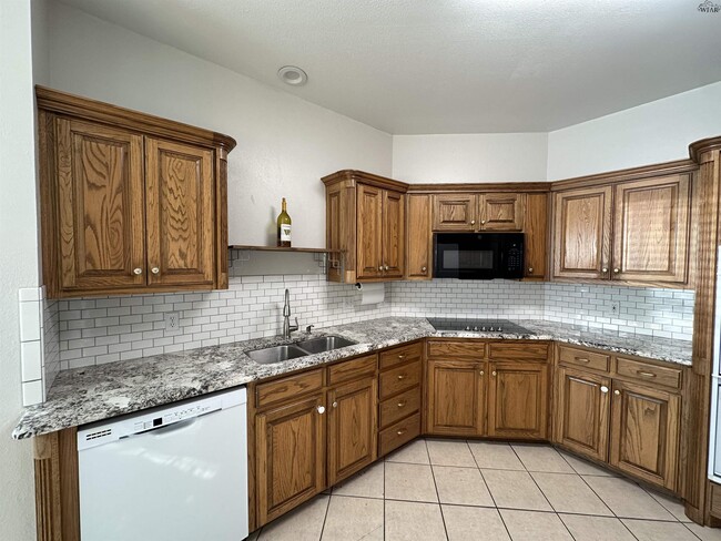 Building Photo - 3028 Whitehall Ln