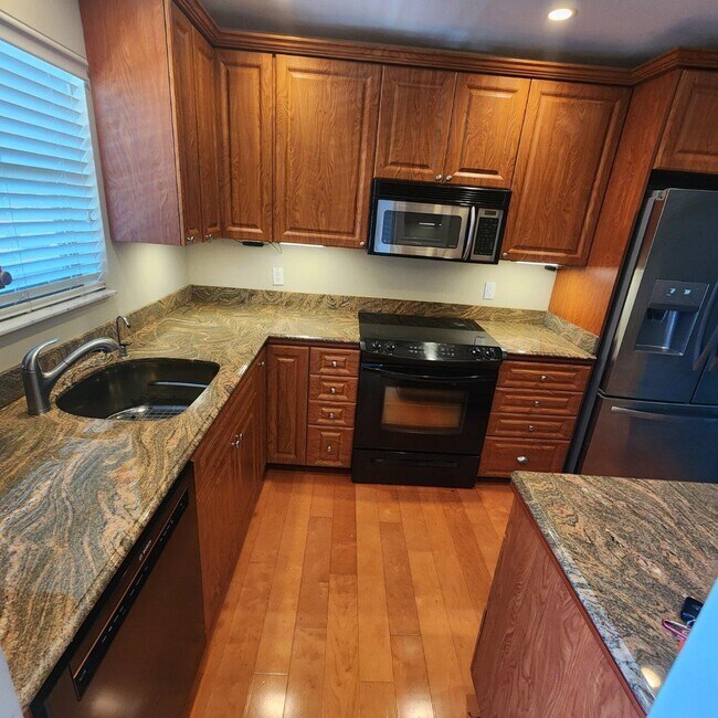 Building Photo - 21902 Lake Forest Cir
