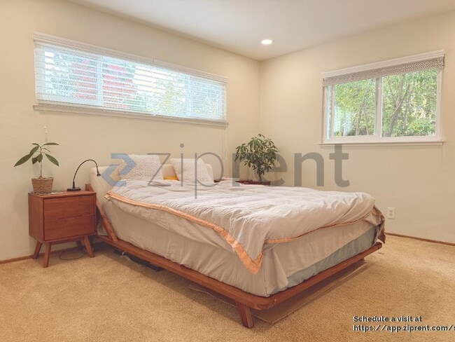 Building Photo - 500 Malaga Way