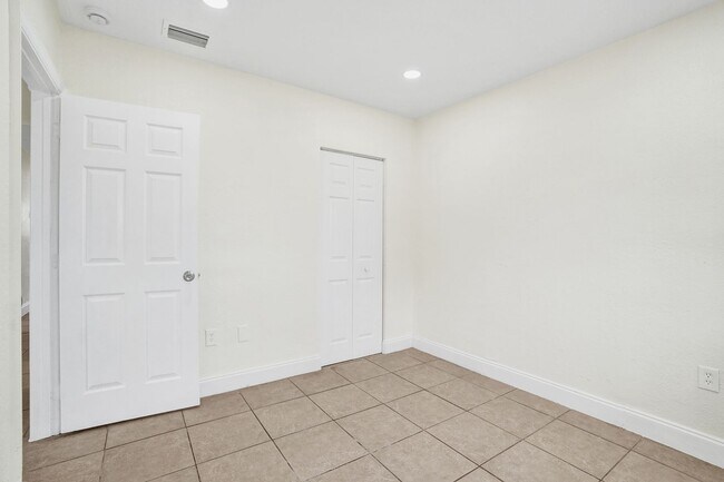 Building Photo - 4BR Corner Home (4th from FL Room) | No HOA | Large Fenced Yard | Move-In Ready