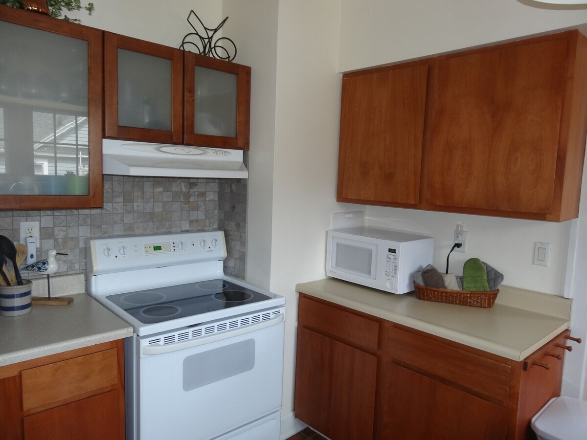 Kitchen - 2001 Waite Ave