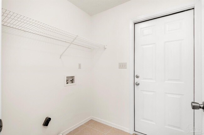Building Photo - 9568 Brentwood Blvd