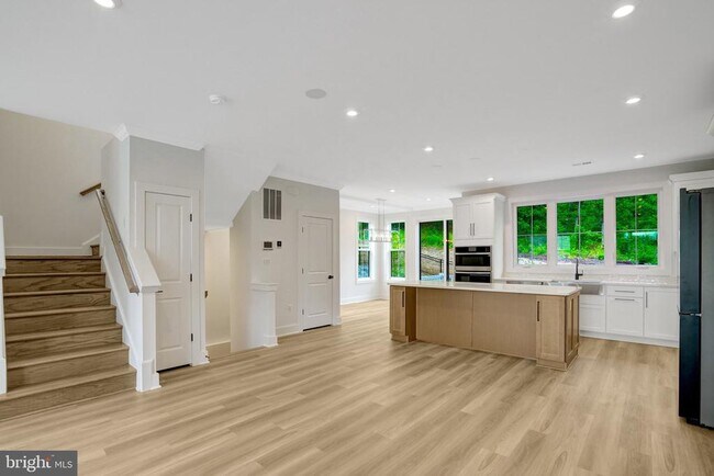 Building Photo - 9418 Dandelion Dr