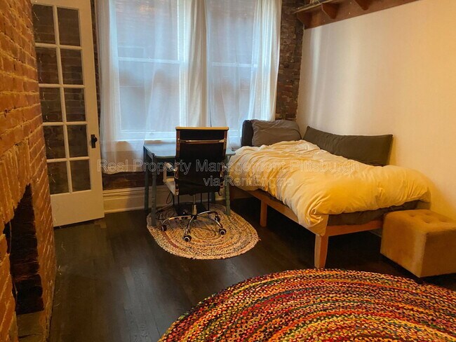 Building Photo - 207 S Millvale Ave