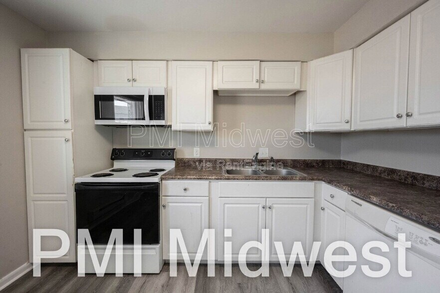 Building Photo - 140 Maple Park Dr