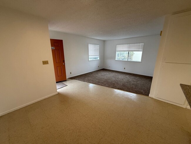 Building Photo - 118 W Boone St