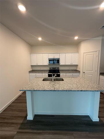 Building Photo - 2114 Mdw Pk Dr