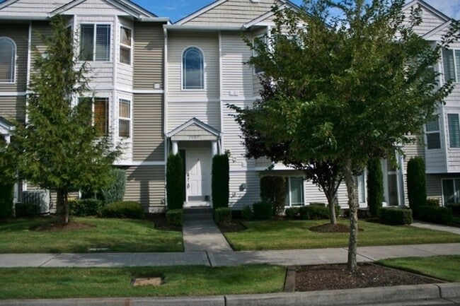 Primary Photo - 3324 Mia St NE