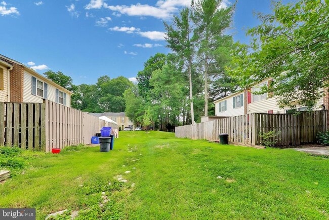 Building Photo - 10075 Maple Leaf Dr