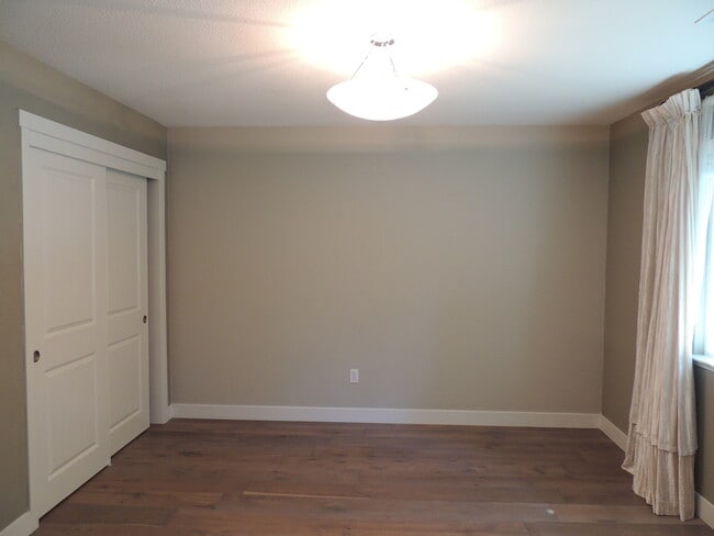 Building Photo - Hurry! RARE VACANCY! 3 BR Model home with ...