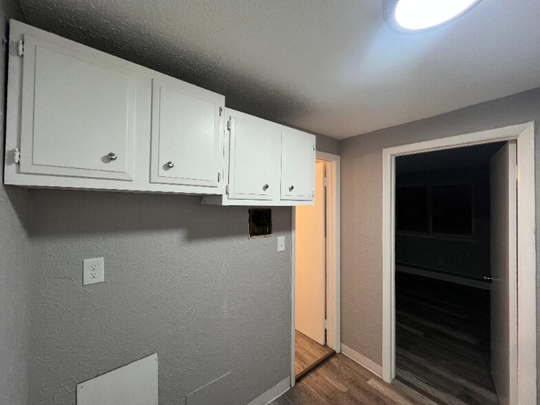 Building Photo - 13430 Euclid Ave