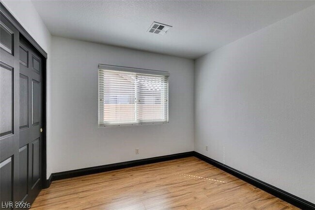 Building Photo - 240 Honeywood St