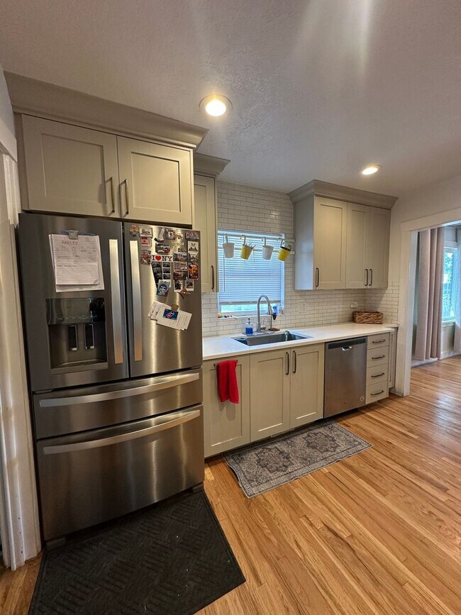 Building Photo - GORGEOUS Salt Lake Home!!!