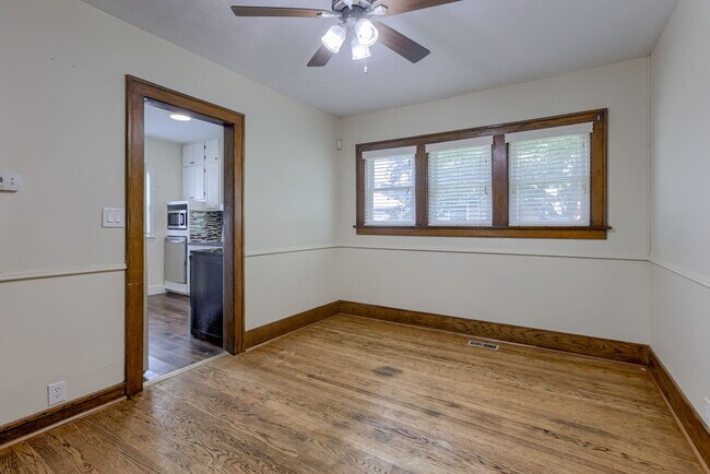 Building Photo - 2347 S 33rd St