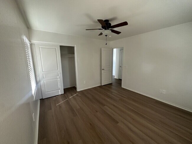 Building Photo - 3797 E Santa Fe Ln