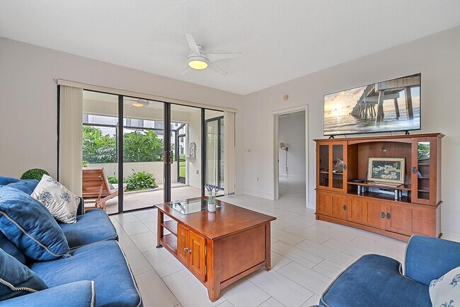 Building Photo - 811 Oak Harbour Dr