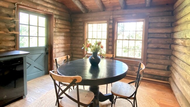 Building Photo - 615 Falls Dr