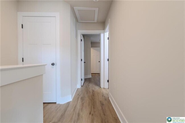 Building Photo - 1411 Greenview Dr