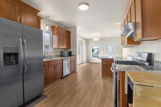 Building Photo - 3Bd/2.25Ba Everett Home