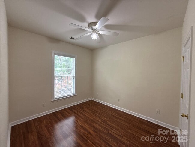 Building Photo - 9535 Numenore Dr