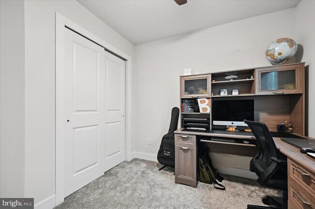 Building Photo - 825 Pecan Rd