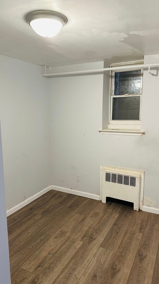 Building Photo - 132 Voss Ave