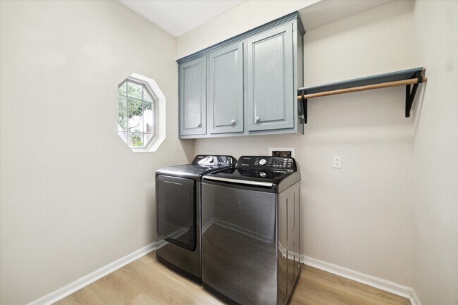 Building Photo - 5315 Sunbright Ct